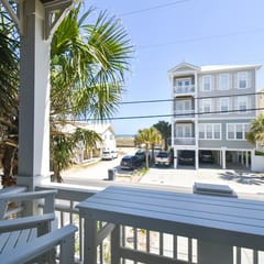 Hitt'n the Beach - just steps away from the beach and pool.