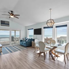 Mimi's Place - Oceanfront condo, fantastic views and covered deck
