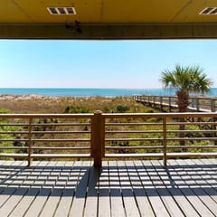 Sol Shine - Dog Friendly, Oceanfront House, Large Deck,Private Beach Access!