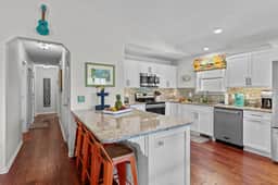 Happy Honu - Dog-Friendly Beach Retreat, Screened Porch, Walk to Beach - Image 3