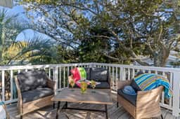 Happy Honu - Dog-Friendly Beach Retreat, Screened Porch, Walk to Beach - Image 2