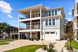 Seas the Day, gorgeous private home, heated pool - Image 2