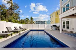Seas the Day, gorgeous private home, heated pool - Image 4