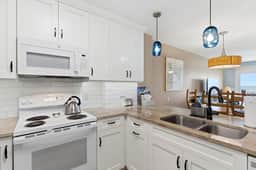 OD 1306 - Oceanfront top floor condo | Indoor and outdoor pools - Image 5