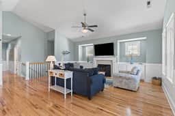 Beach Haven Getaway Sleeps 10, Near Beach, Family-Friendly w/ EV charger - Image 4