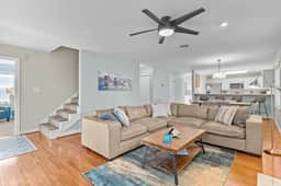 Breath of Heaven - spacious, quiet house across the street from the beach! - Image 4