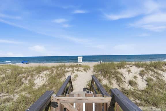 Sandpiper Crossing, oceanfront, near the boardwalk - Image 1