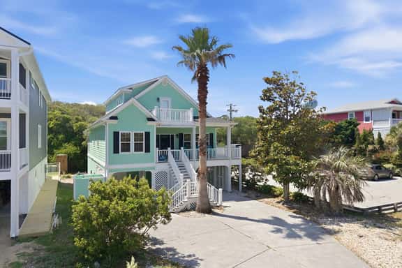 One More Day 5 bedrooms, Across the street from the beach - Image 1