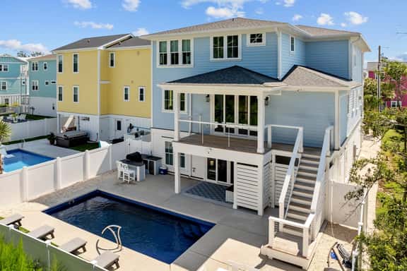 Seas the Day, gorgeous private home, heated pool - Image 1