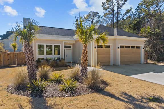 Private Pool, Carolina Beach Rental, Dog Friendly, Luxury Finishes, Sleeps 9 - Image 1