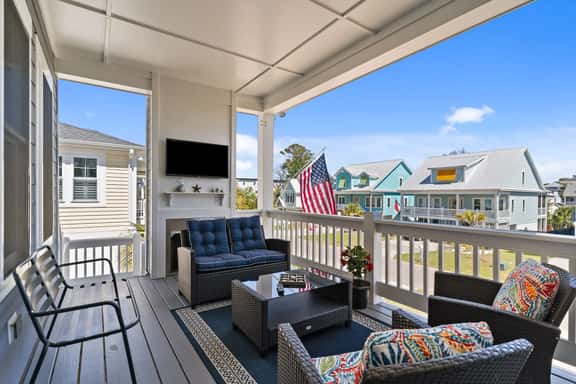 Beach Haven Getaway Sleeps 10, Near Beach, Family-Friendly w/ EV charger - Image 1