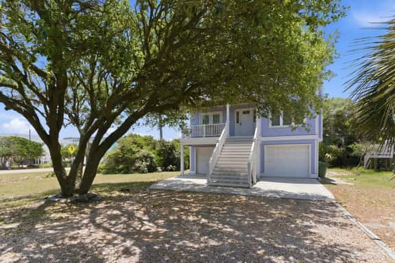 Breath of Heaven - spacious, quiet house across the street from the beach! - Image 1
