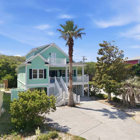 One More Day 5 bedrooms, Across the street from the beach - Image 1