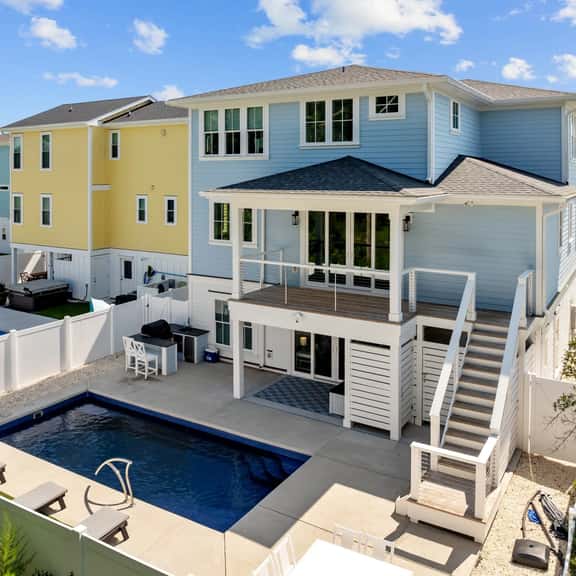 Seas the Day, gorgeous private home, heated pool - Image 1