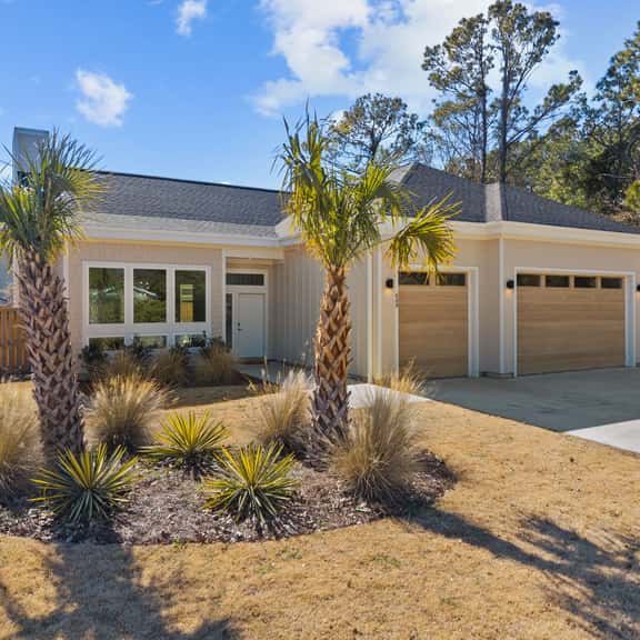Private Pool, Carolina Beach Rental, Dog Friendly, Luxury Finishes, Sleeps 9 - Image 1
