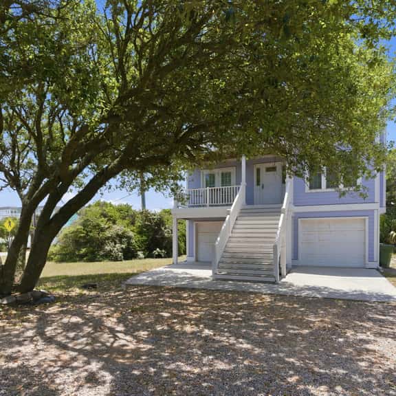 Breath of Heaven - spacious, quiet house across the street from the beach! - Image 1
