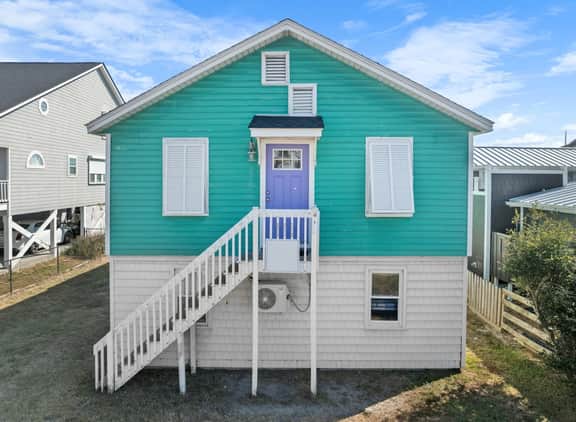 Hit the Beach -  steps away from the beach & pet friendly - Image 2