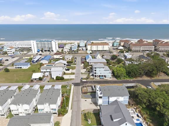 Stay Salty - Rooftop Deck, Walk to Beach and Boardwalk - Image 3