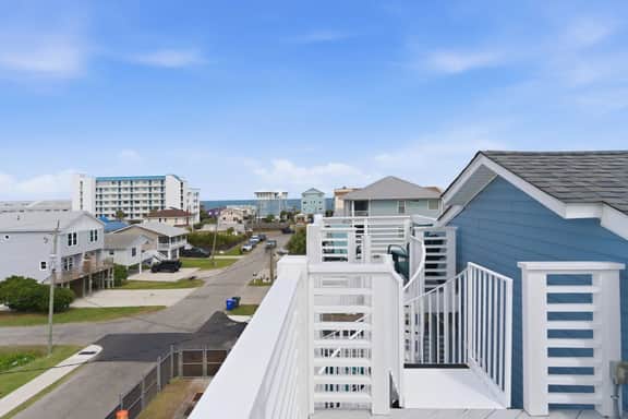 Stay Salty - Rooftop Deck, Walk to Beach and Boardwalk - Image 2