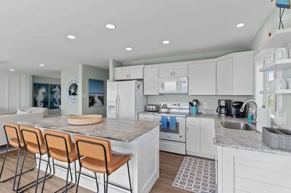 Sol Shine - Dog Friendly, Oceanfront House, Large Deck,Private Beach Access! - Image 5