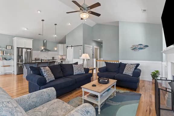 Beach Haven Getaway Sleeps 10, Near Beach, Family-Friendly w/ EV charger - Image 2