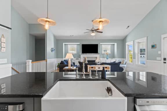 Beach Haven Getaway Sleeps 10, Near Beach, Family-Friendly w/ EV charger - Image 3